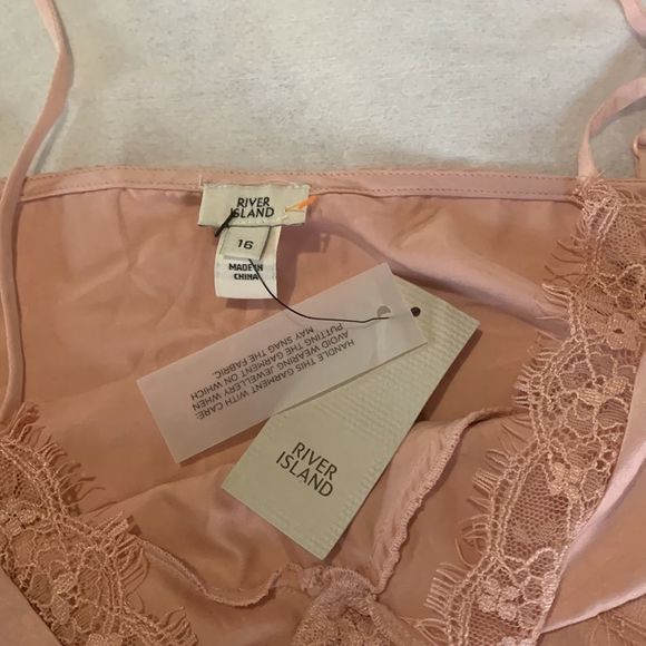 Lace cami lingerie inspired top crop with lace River island cream peach blush 12 - Picture 8 of 11